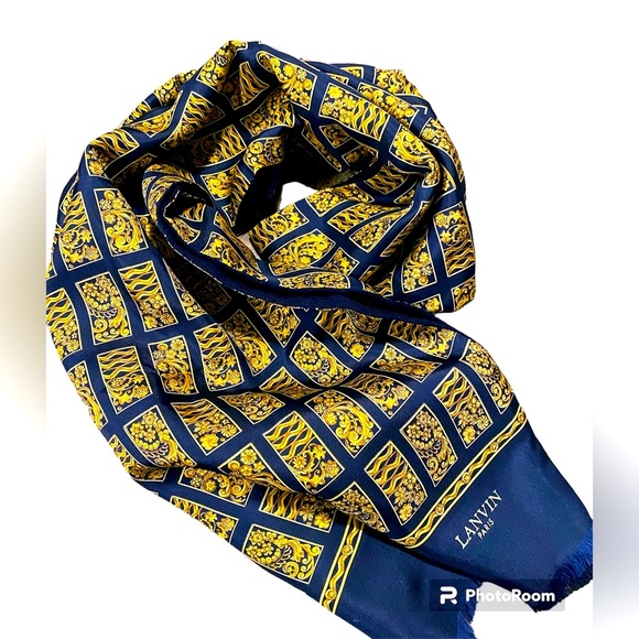 🇮🇹LANVIN~Authentic Cashmere/Silk Royal & Navy Blue Scarf Logo/Front
Unisex!!! - Picture 4 of 10